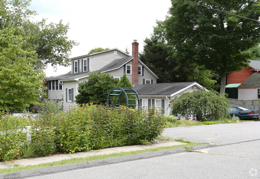 14 Church St N, New Hartford, CT à vendre - Photo principale - Image 1 de 1