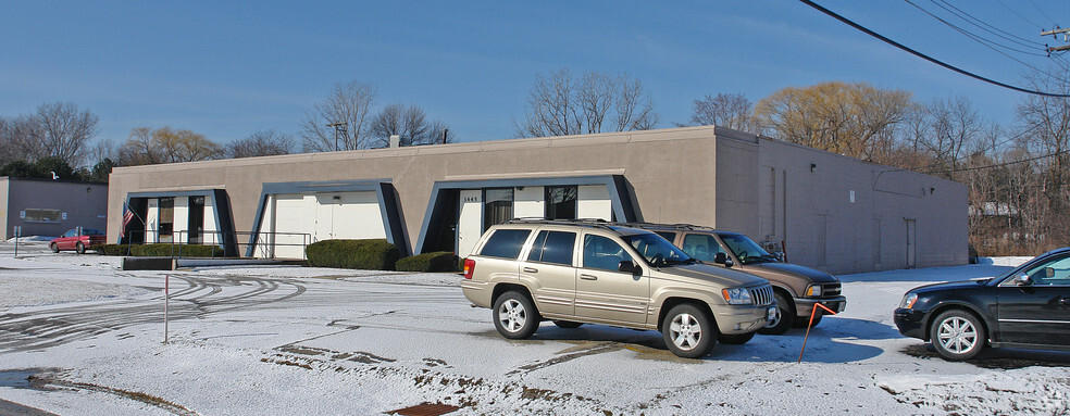 3435-3445 N 127th St, Brookfield, WI for sale - Building Photo - Image 3 of 3