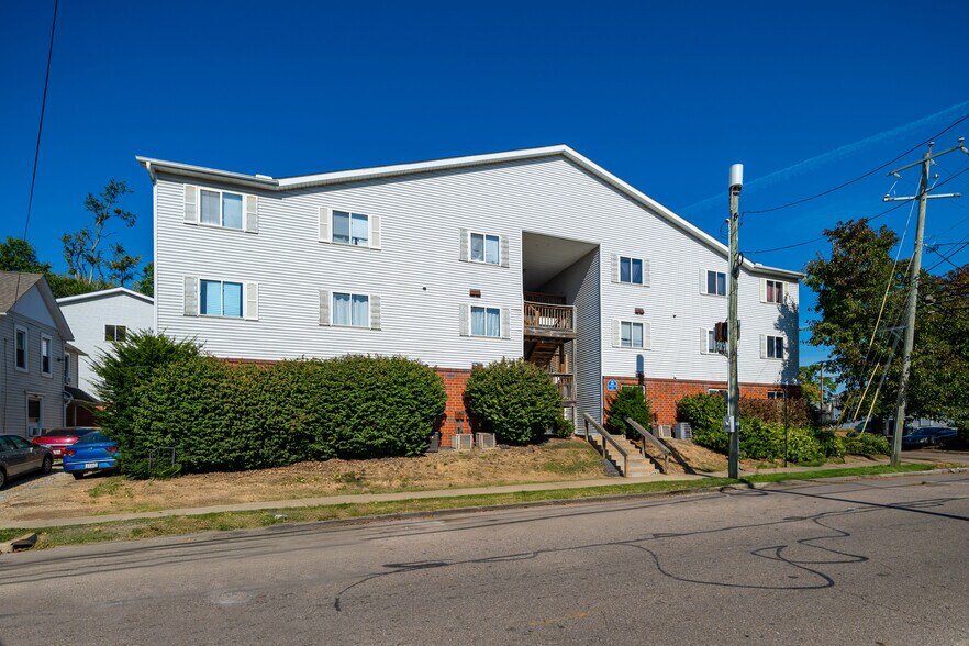 406 Sumner St, Akron, OH à vendre - Photo du bâtiment - Image 3 de 6