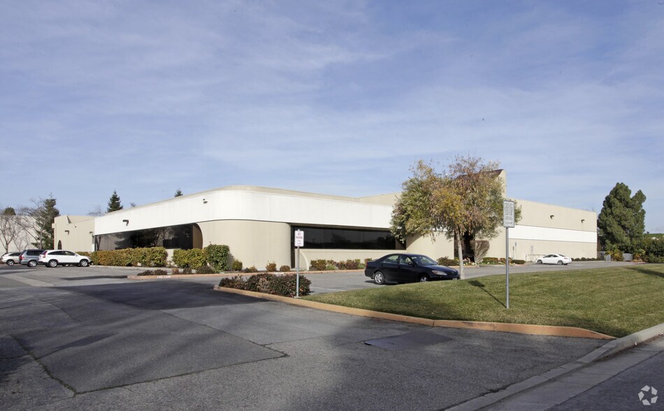 1365-1375 Geneva Dr, Sunnyvale, CA à louer - Photo du bâtiment - Image 2 de 4