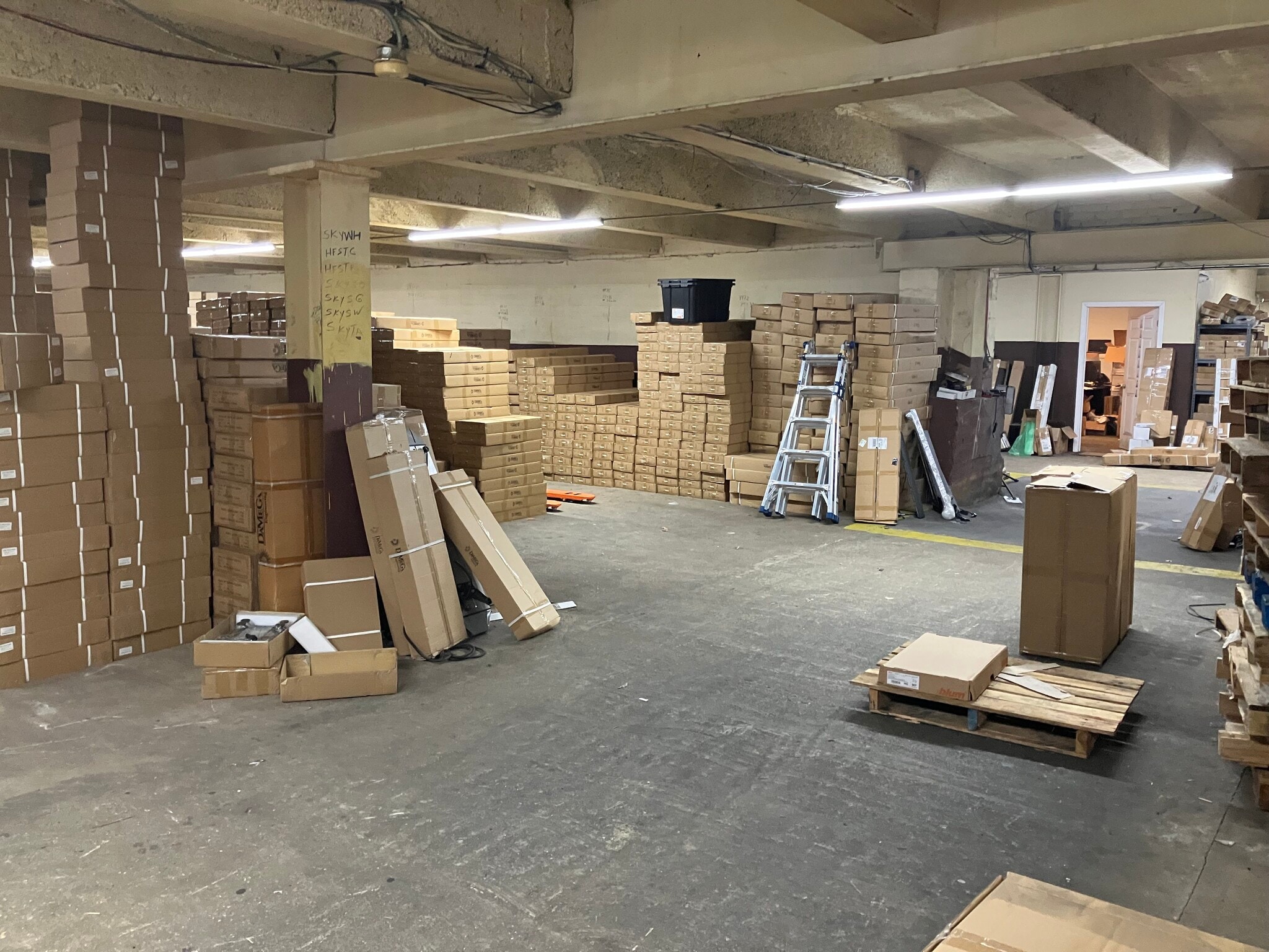 32 Intersection St, Hempstead, NY for lease Interior Photo- Image 1 of 6