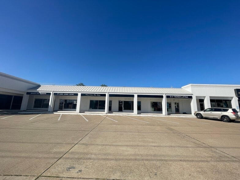 3800-3816 S Texas Ave, Bryan, TX for lease - Building Photo - Image 3 of 5