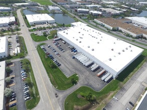 13333 Lakefront Dr, Earth City, MO for lease Building Photo- Image 2 of 12