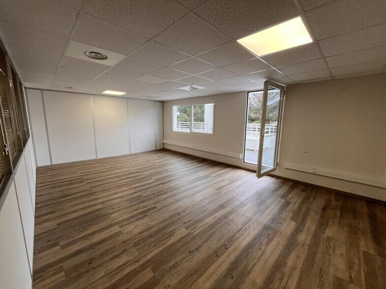 Bureau dans La Farlède à vendre - Photo du bâtiment - Image 2 de 10
