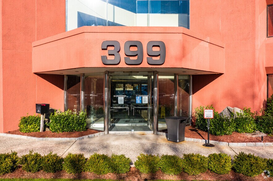 399 Knollwood Rd, White Plains, NY à louer - Photo du bâtiment - Image 3 de 14