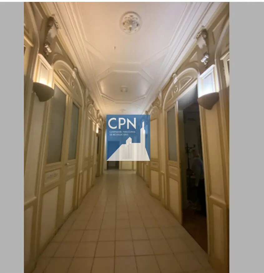 Multifamily in Marseille for sale Building Photo- Image 1 of 3