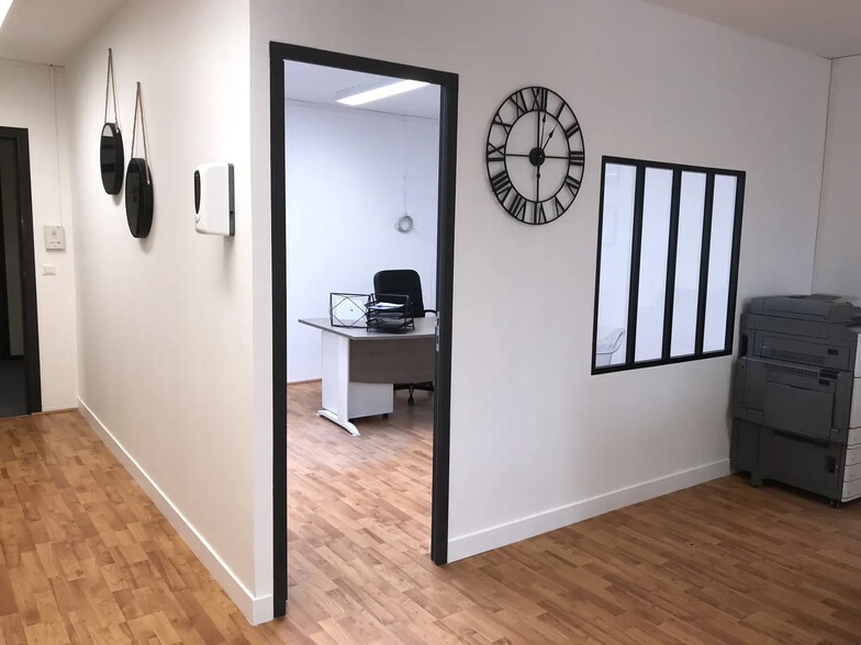 Bureau dans Neuilly-sur-Marne à louer - Photo intérieure - Image 1 de 24