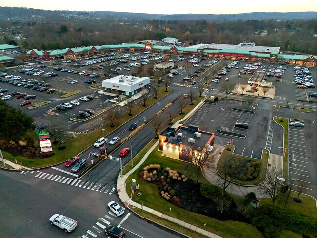 Plus de détails pour 2010 County Line Rd, Huntingdon Valley, PA - Commerce de détail à vendre