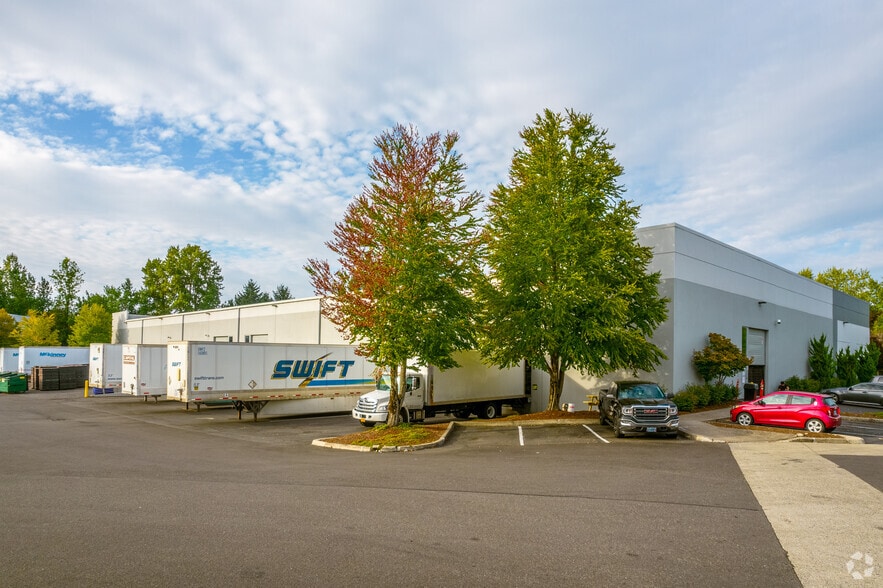 8534 NE Alderwood Rd, Portland, OR for lease - Building Photo - Image 2 of 3