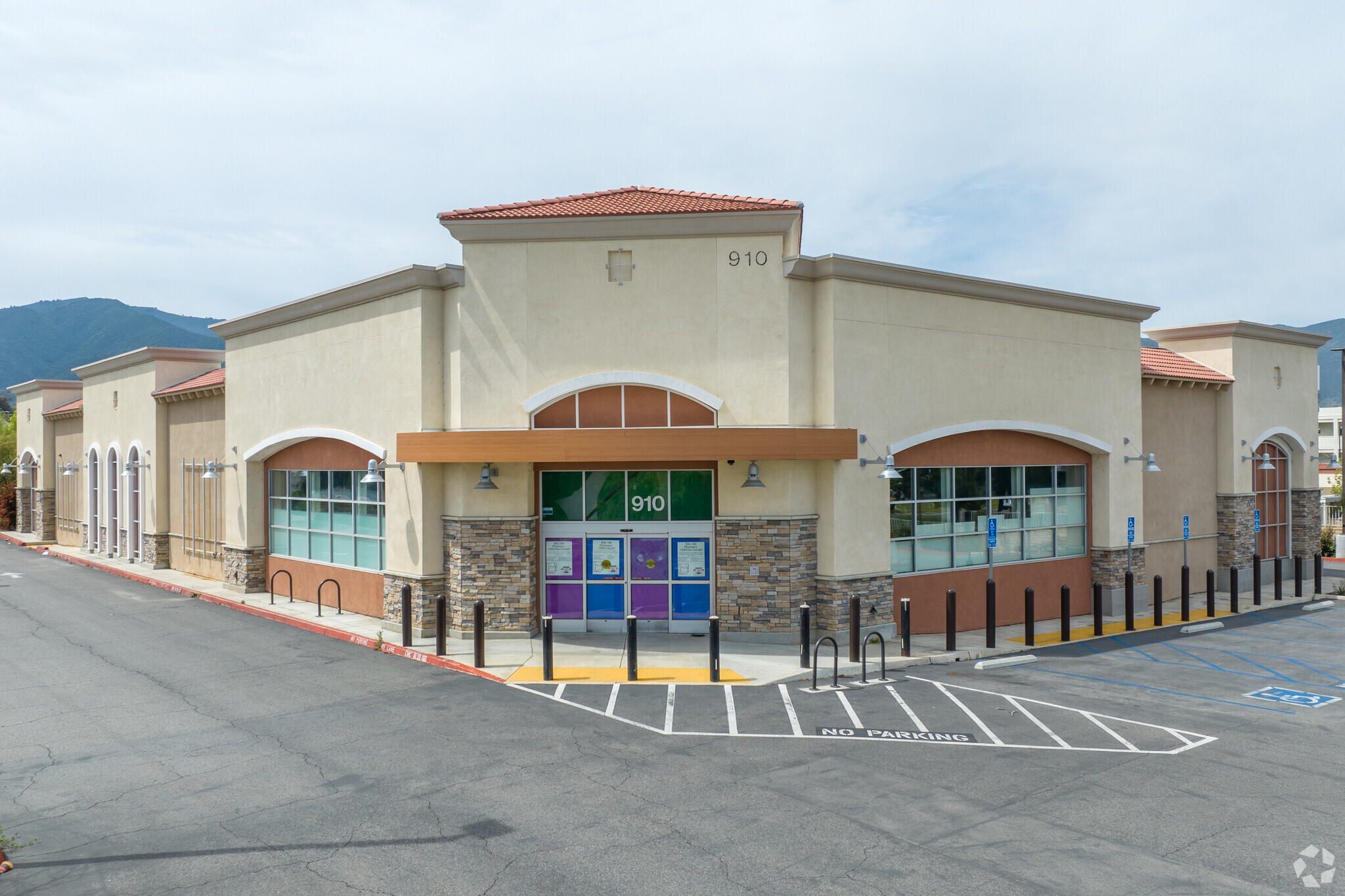 910 W Ontario Ave, Corona, CA for lease Primary Photo- Image 1 of 6