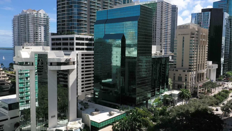 1101 Brickell Ave, Miami, FL à louer - Vidéo sur l’inscription commerciale - Image 2 de 16
