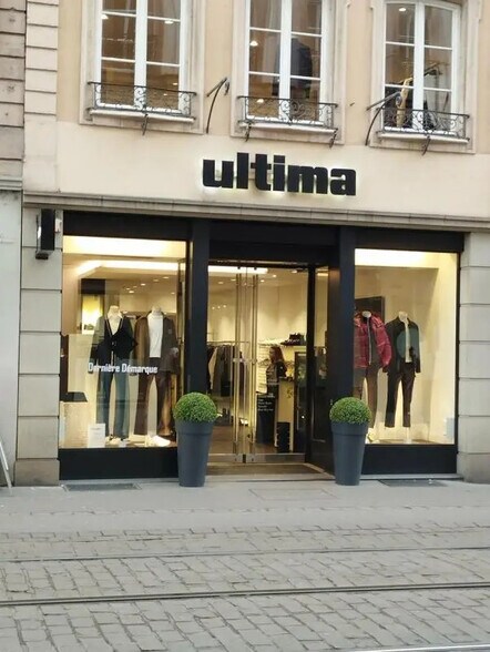 Retail in Strasbourg for lease - Building Photo - Image 1 of 3