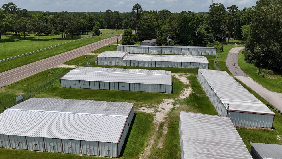 515 State Highway 156, Pointblank, TX à vendre - Photo du bâtiment - Image 2 de 14
