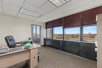 421 W Broadway, Council Bluffs, IA for lease Interior Photo- Image 2 of 3