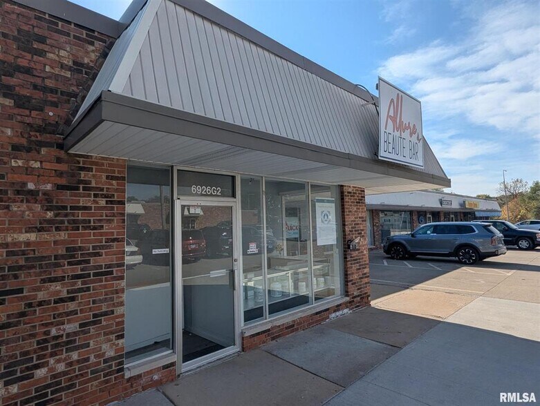 6926 N University St, Peoria, IL à louer - Photo du bâtiment - Image 2 de 13