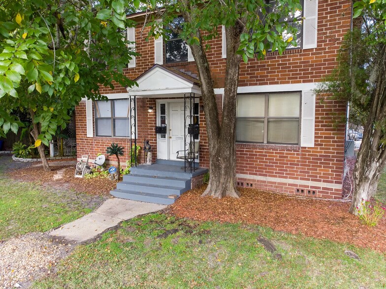 Riverside 12 Units portefeuille de 3 propriétés à vendre sur LoopNet.ca - Photo du bâtiment - Image 3 de 16