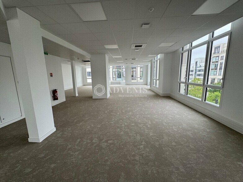 Office in Chessy for sale - Interior Photo - Image 2 of 6