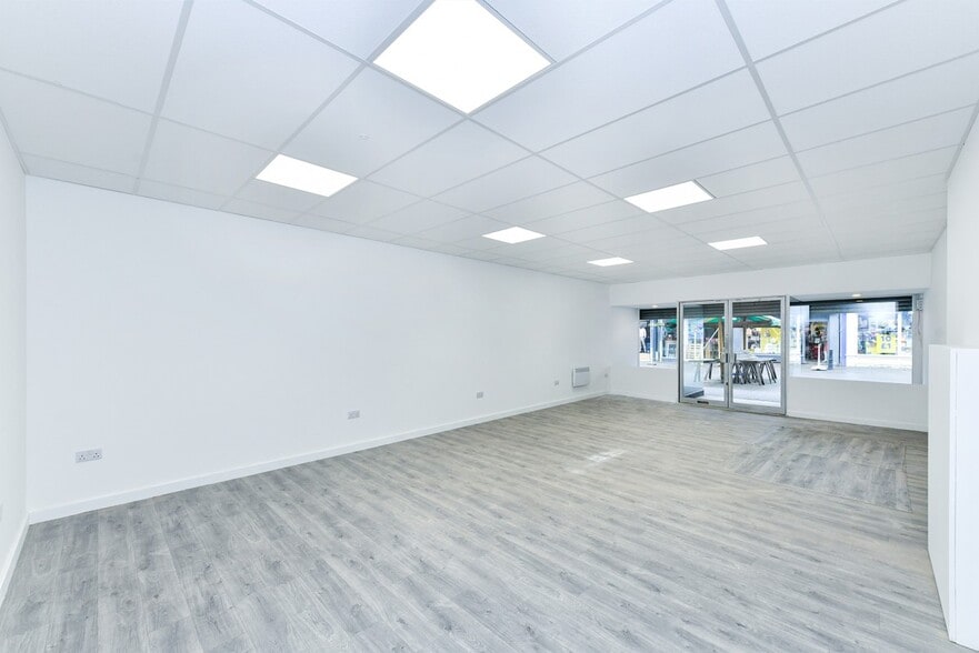 19 Burlington St, Chesterfield for lease - Interior Photo - Image 3 of 4