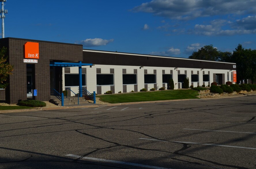 9231 Penn Ave S, Bloomington, MN à louer - Photo du bâtiment - Image 2 de 7