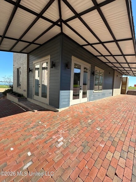 253 N Natchez Dr, Madison, MS for sale - Primary Photo - Image 1 of 15