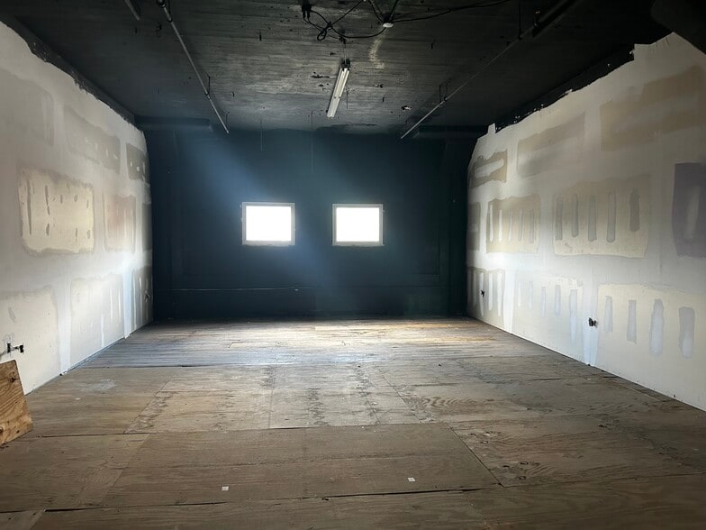 2066 W Hunting Park Ave, Philadelphia, PA for sale - Building Photo - Image 3 of 5
