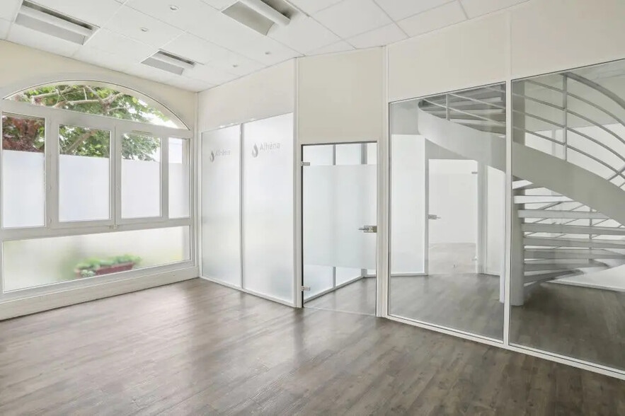 11 Bis Rue Eugène Varlin, Paris à louer - Photo du bâtiment - Image 3 de 14