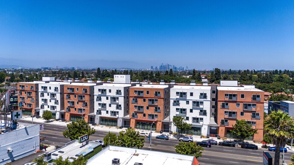 4242 Crenshaw Blvd, Los Angeles, CA à vendre - Photo du bâtiment - Image 3 de 6