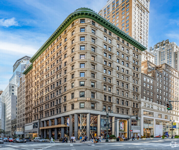 545 Fifth Ave, New York, NY for sale - Building Photo - Image 1 of 1