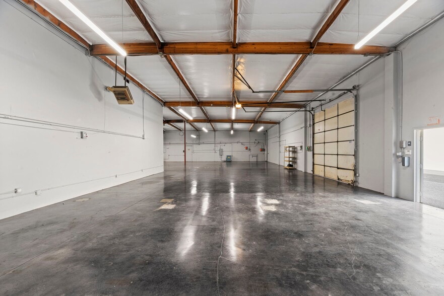 31230 Cedar Valley Dr, Westlake Village, CA for lease - Building Photo - Image 3 of 10