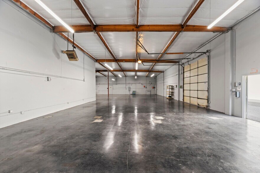 31230 Cedar Valley Dr, Westlake Village, CA à louer - Photo du bâtiment - Image 3 de 10