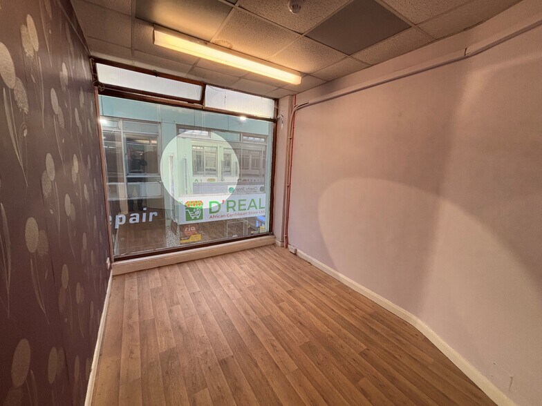 1-18 Church Arcade, Bedford à louer - Photo du bâtiment - Image 3 de 60