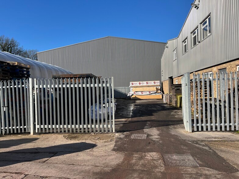 Unit 12 Maydwell Avenue, Stane Street, Slinfold, Horsham à louer - Photo du bâtiment - Image 3 de 26