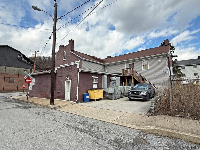 1002 Church St, Johnstown, PA à vendre - Photo du bâtiment - Image 2 de 25