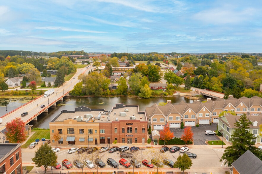 1212-1218 13th Ave, Grafton, WI for lease - Building Photo - Image 2 of 9