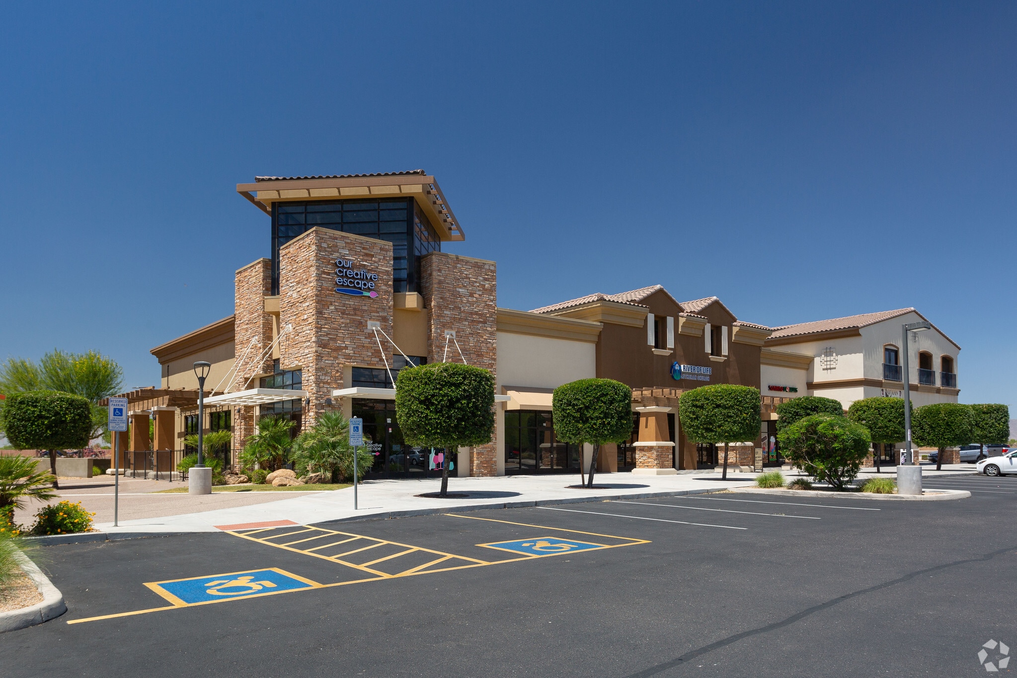 725 S Estrella Pky, Goodyear, AZ à vendre Photo principale- Image 1 de 27