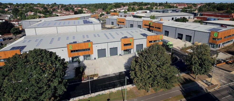 Cray Ave, Orpington à louer - Photo du bâtiment - Image 1 de 17