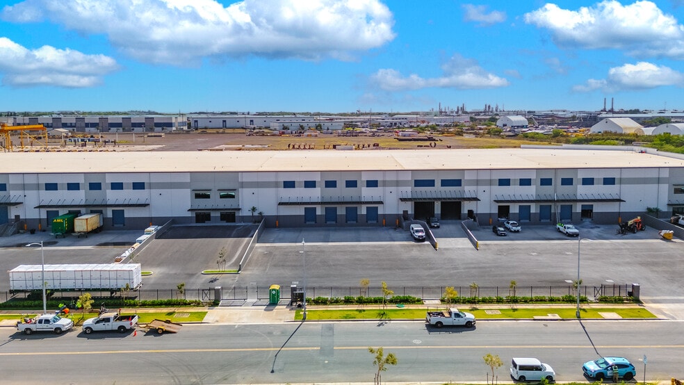 1001 Kooloaula St, Kapolei, HI à louer - Photo du bâtiment - Image 3 de 4