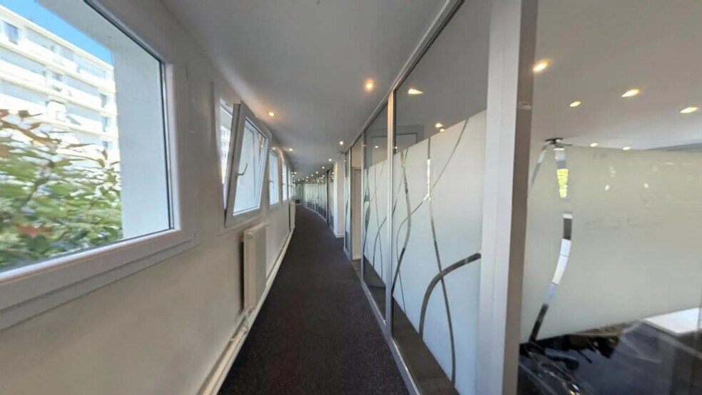 Office in Issy-les-Moulineaux for lease - Building Photo - Image 3 of 14