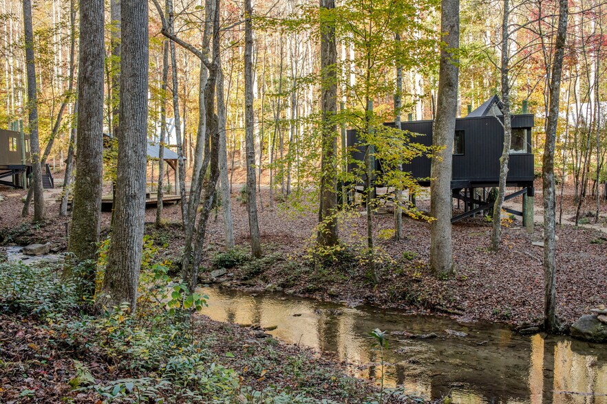 195 Still Waters Ln, Brevard, NC à vendre - Photo du bâtiment - Image 3 de 59
