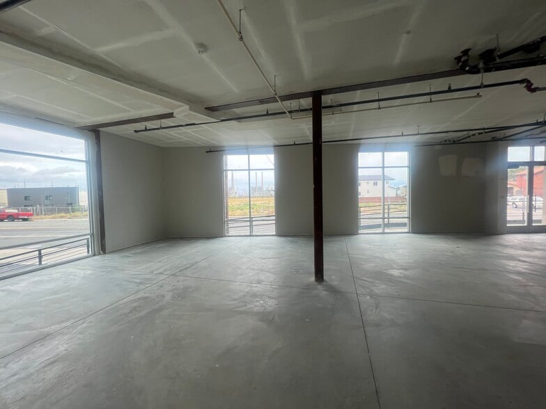 505 W 10th St, Pittsburg, CA for lease - Interior Photo - Image 1 of 13