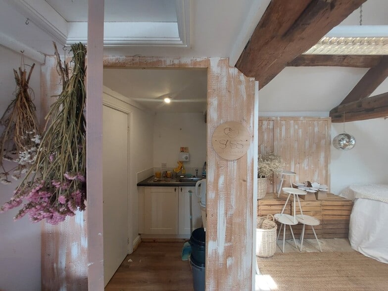 3 Main Rd, Ashbourne for lease - Interior Photo - Image 2 of 5