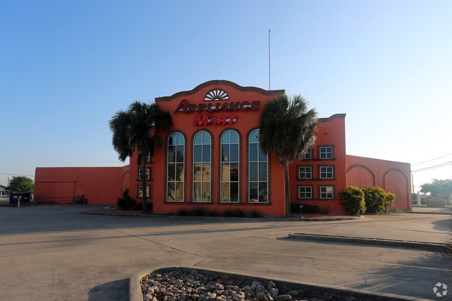 13340 Leopard St, Corpus Christi, TX for lease - Primary Photo - Image 1 of 42