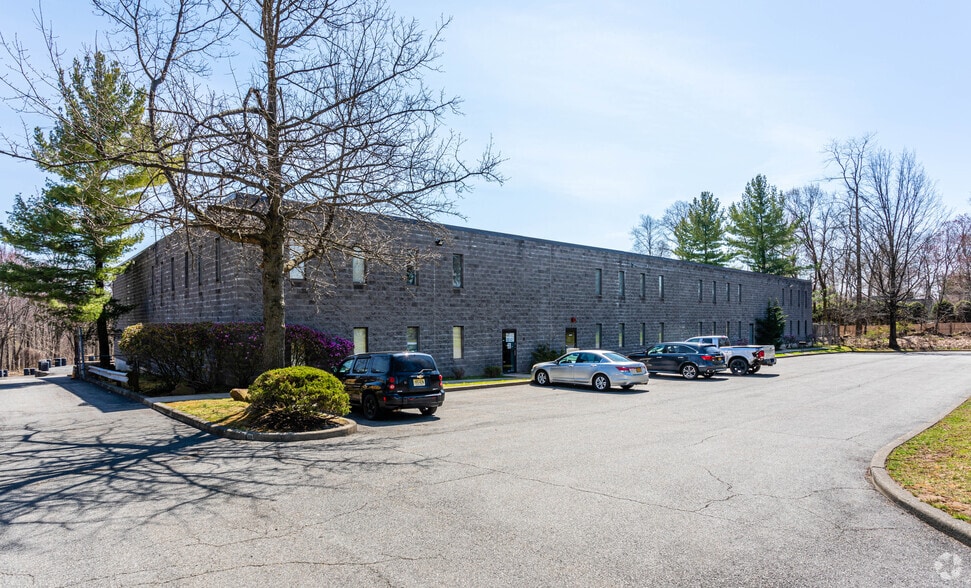100 Wells Ave, Congers, NY for lease - Building Photo - Image 1 of 13