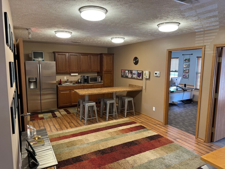 9930 Johnnycake Ridge Rd, Painesville, OH à vendre - Photo intérieure - Image 2 de 8