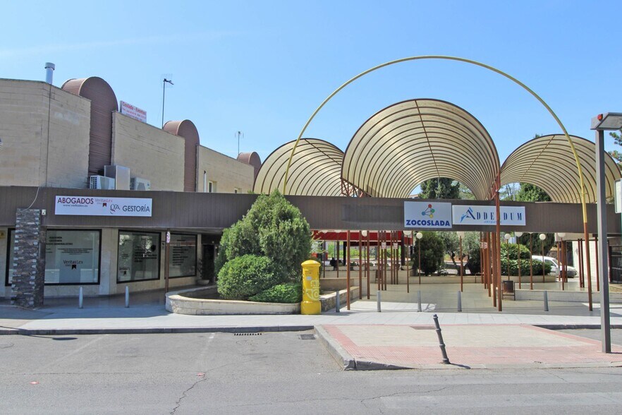 Commerce de détail dans Coslada, Madrid à vendre - Photo du bâtiment - Image 2 de 7