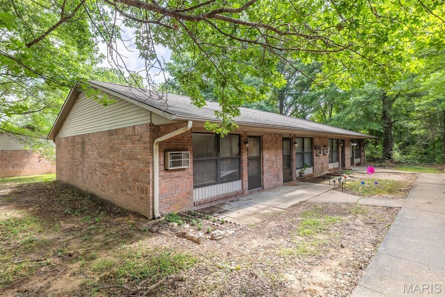 2733 Holly Trl, Poplar Bluff, MO à vendre - Photo du bâtiment - Image 1 de 21