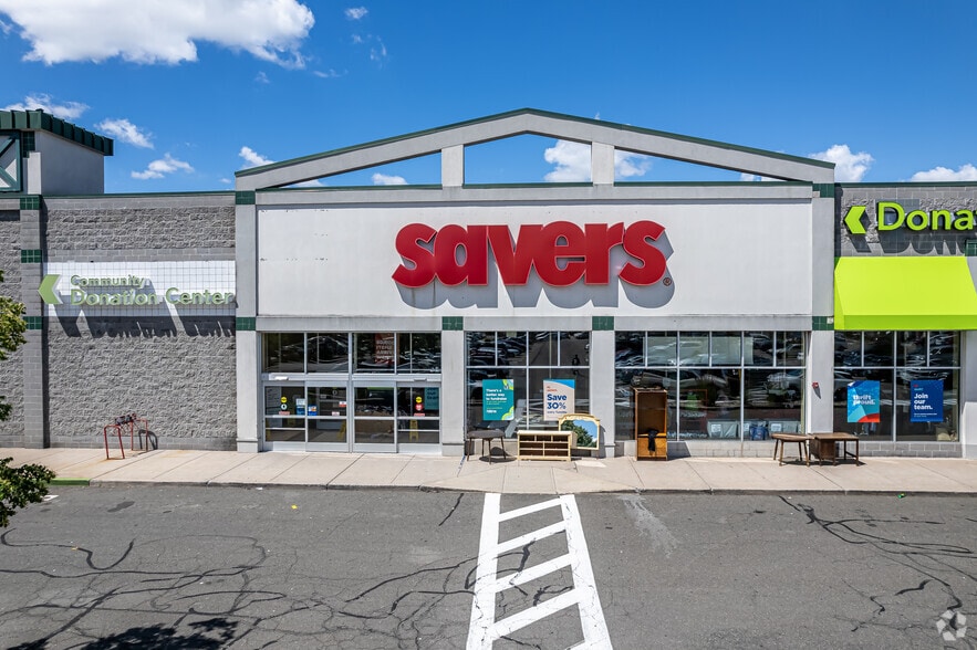 432 Buckland Hills Dr, Manchester, CT for sale - Building Photo - Image 3 of 11