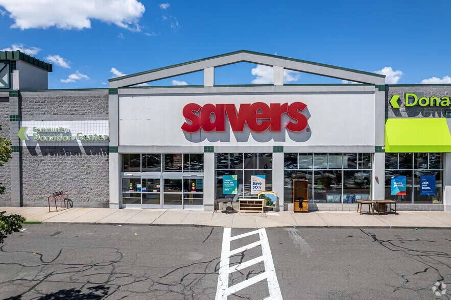 432 Buckland Hills Dr, Manchester, CT à vendre - Photo du bâtiment - Image 3 de 11