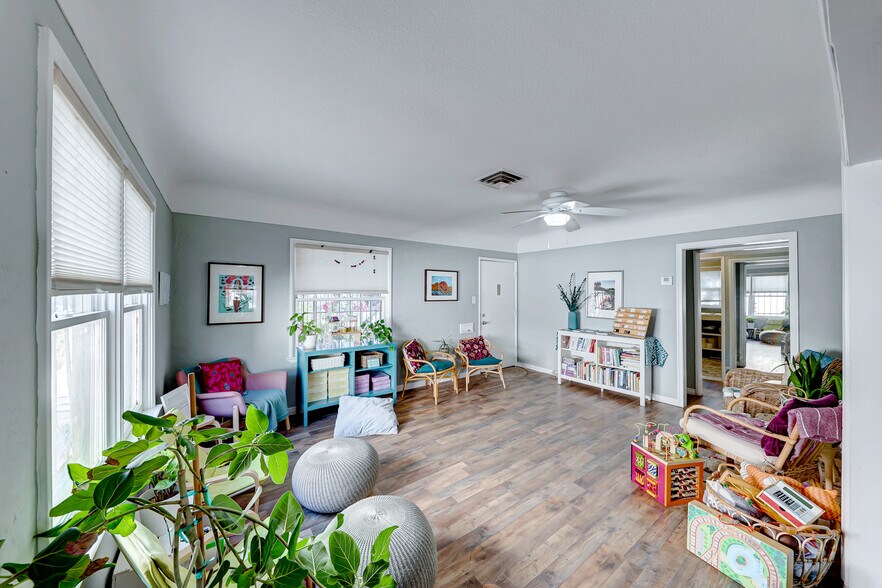 610 S 8th St, Las Vegas, NV à louer - Photo du bâtiment - Image 3 de 18