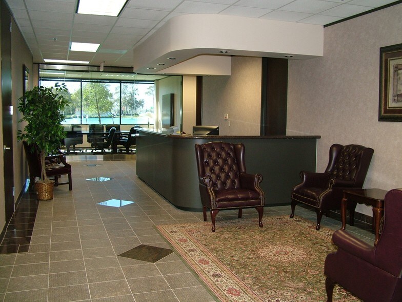 19901 Southwest Fwy, Sugar Land, TX à louer - Photo du bâtiment - Image 2 de 2